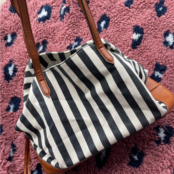 Kate & Alex Black & White Striped Cuffaro Bag - Picture 4 of 10
